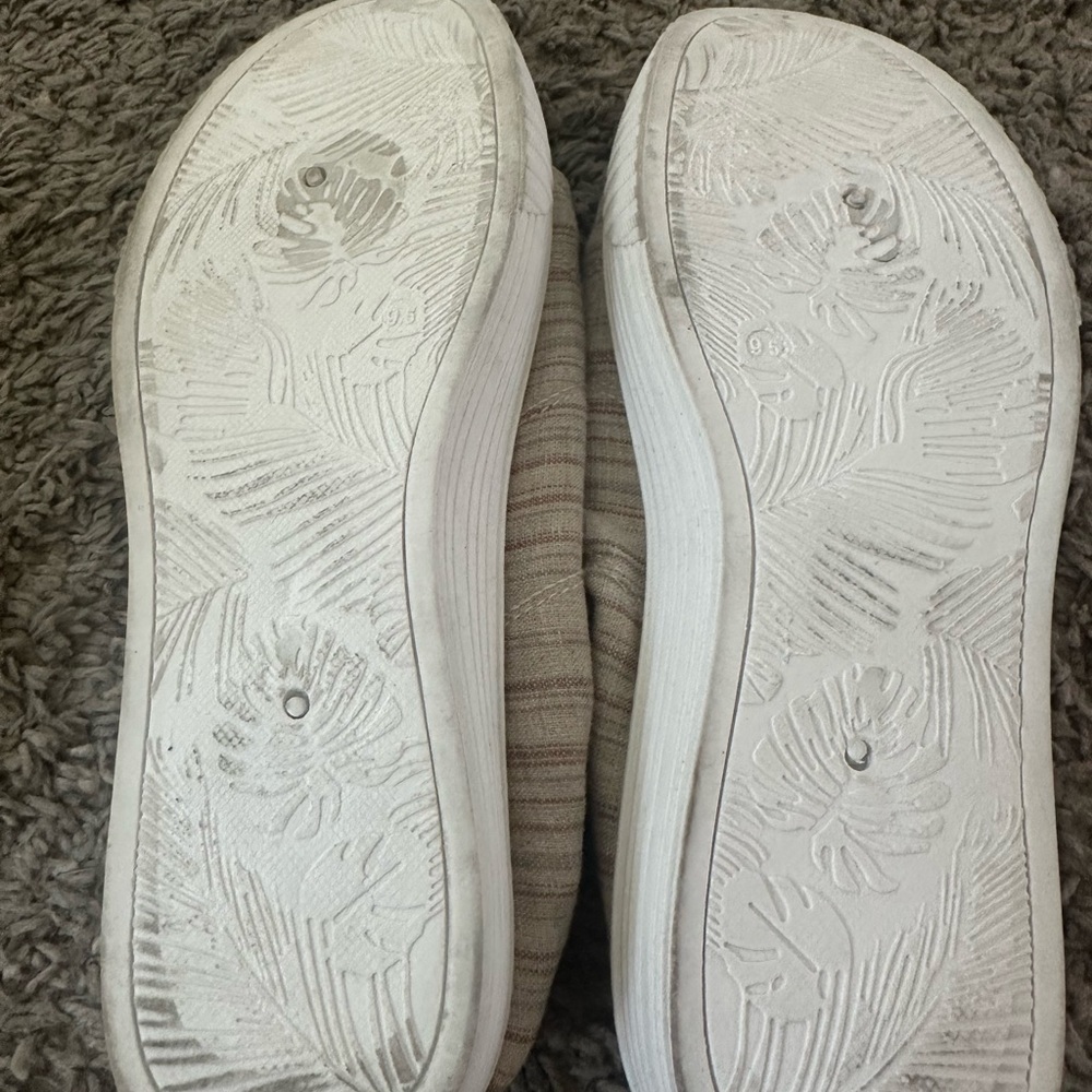 TOMMY BAHAMA Womens Sneakers Slipon Memory Foam Striped Beige/White Size 9.5 - Picture 5 of 5
